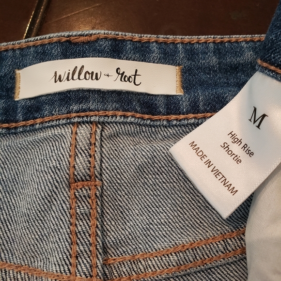 Willow + Root High Rise Shortie Distressed Denim Shorts Size M - Picture 3 of 4